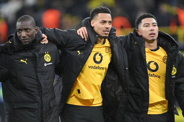 Schlussjubel, jubelnd, Jubel, Begeisterung, Freude, Emotion Serhou GUIRASSY (DO), Felix NMECHA (DO) und Jobe BELLINGHAM (DO) v.l. Fussball UEFA Champions League Play offs, Borussia Dortmund (DO) - Atalanta Bergamo (AB) 2-0 am 17.02.2026 in Dortmund Deutschland. UEFA regulations prohibit any use of photographs as image sequences and or quasi-video Â