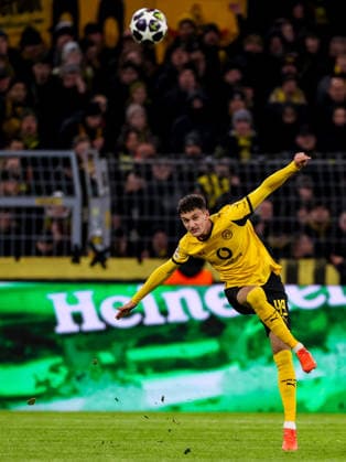 DORTMUND, GERMANY - FEBRUARY 17: Luca Reggiani of Borussia Dortmund passes the ball during the UEFA Champions League 2025 26 League Knockout Play-off First Leg match between Borussia Dortmund and Atalanta BC at BVB Stadion Dortmund on February 17, 2026 in Dortmund, Germany. (Photo by Rene Nijhuis) SPO  Copyright: xRenexNijhuis