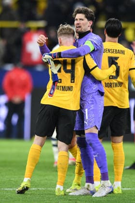 Borussia Dortmund v Atalanta BC - UEFA Champions League DORTMUND, GERMANY - FEBRUARY 17: Borussia Dortmund players Daniel Svensson and Gregor Kobel celebrate victory after the UEFA Champions League 2025 26 League Knockout Play-off First Leg match between Borussia Dortmund and Atalanta BC at BVB Stadion Dortmund in Dortmund, Germany, on February 17, 2026. Hesham Elsherif Anadolu Dortmund Germany. Editorial use only. Please get in touch for any other usage.  Copyright: x2026xAnadoluxHeshamxElsherifx