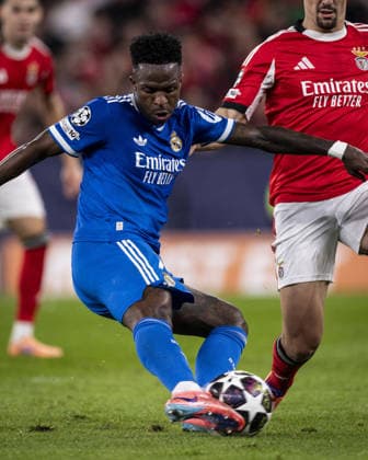 LISBON, PORTUGAL - FEBRUARY 17: Vinícius Júnior of Real Madrid controls the ball during the UEFA Champions League 2025 26 League Knockout Play-off First Leg match between SL Benfica and Real Madrid C.F. at Estadio do SL Benfica on February 17, 2026 in Lisbon, Portugal. (Photo by Ricardo Nogueira Sports Press Photo ) Copyright: xRicardoxNogueira SportsxPressxPhx Sportspressphoto_SPR93922