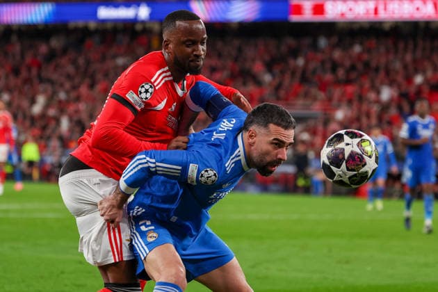 FBL-UEFA Champions League 2025-26 SL Benfica - Real Madrid Dodi Lukebakio (S.L.Benfica), Daniel Carvajal (Real Madrid) in action, with the ball during UEFA Champions League 2025-26 KO play-offs match between Lisboa e Benfica and Real Madrid at Estadio da Luz on Thursday 17 February 2026 in Lisbon, Portugal Copyright: JoaquimxFerreira