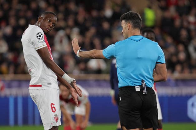 CALCIO - UEFA Champions League - AS Monaco vs PSG Denis Zakaria ( 6 - AS Monaco) speak with referee Jesus Gil Manzano (ESP) during AS Monaco vs PSG, UEFA Champions League football match in Monaco, PrincPhoto by IPA ABACAPRESS.COMlity of Monaco, February 17 2026 Monaco  Copyright: xIPAxSport ABACAx