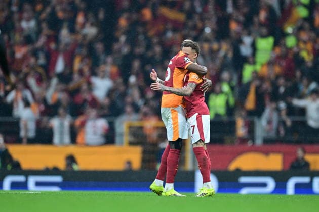 Galatasaray v Juventus - UEFA Champions League ISTANBUL, TURKIYE - FEBRUARY 17: Galatasaray player Noa Lang (77) celebrates with teammate Victor Osimhen (L) after scoring during the UEFA Champions League Round of 16 play-off first leg match between Galatasaray and Juventus at RAMS Park in Istanbul, Turkiye, on February 17, 2026. Abdulhamid Hosbas Anadolu Istanbul Turkey. Editorial use only. Please get in touch for any other usage.  Copyright: x2026xAnadoluxAbdulhamidxHosbasx