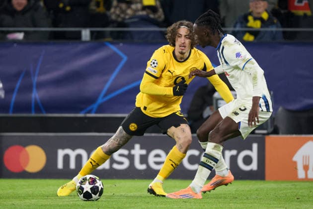 Dortmund, Deutschland 17. Februar 2026: UEFA Champions League - 2025 2026 - Borussia Dortmund vs. Atalanta Bergamo Im Bild: v.li. Fabio Silva (BVB) und Odilon Kossounou (Atalanta Bergamo) Copyright: HMBxMedia MadeleinexFantini