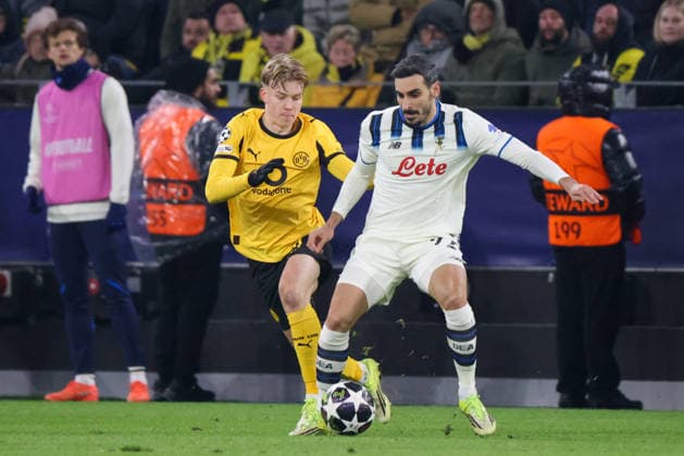 Dortmund, Deutschland 17. Februar 2026: UEFA Champions League - 2025 2026 - Borussia Dortmund vs. Atalanta Bergamo Im Bild: v.li. im Zweikampf Daniel Svensson (BVB) und Davide Zappacosta (Atalanta Bergamo) Copyright: HMBxMedia MadeleinexFantini