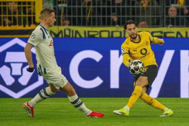 Dortmund, Deutschland 17. Februar 2026: UEFA Champions League - 2025 2026 - Borussia Dortmund vs. Atalanta Bergamo Im Bild: v.li. im Zweikampf Mario Pasalic (Atalanta Bergamo) und Ramy Bensebaini (BVB) Copyright: HMBxMedia MadeleinexFantini
