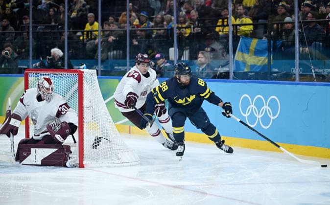 260217 -- MILAN, Feb. 17, 2026 -- Nylander William R of Sweden competes during the Ice hockey, Eishockey men s qualification play-off match between the Sweden and Latvia at the Milan-Cortina 2026 Olympic Winter games, Winterspiele,Spiele, Summer games in Milan, Italy, Feb. 17, 2026. MICO2026ITALY-MILAN-OLYMPIC WINTER GAMES-ICE HOCKEY-MEN-QUALIFICATION PLAY-OFF-SWE VS LAT ZhangxHaofu  (MICO2026)ITALY-MILAN-OLYMPIC WINTER GAMES-ICE HOCKEY-MEN-QUALIFICATION PLAY-OFF-SWE VS LAT IMAGO ZhangxHaofu  imago images 0847879257