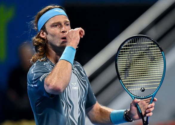 February 17, 2026, Doha, Qatar: Andrey Rublev of Russia plays against Jesper de Jong of the Netherlands (not in view) during their men s singles round of 32 match at the ATP, Tennis Herren Qatar Exxonmobil Open 2026 tennis tournament at the Khalifa International Tennis Complex. Jesper de Jong won against Andrey Rublev 6-4,6-3. ATP Qatar Exxonmobil Open 2026 Tennis Tournament In Doha - 17 Feb 2026  - ZUMAs197 20260217_aaa_s197_392 Copyright: xNoushadxVariyattiyakkalx