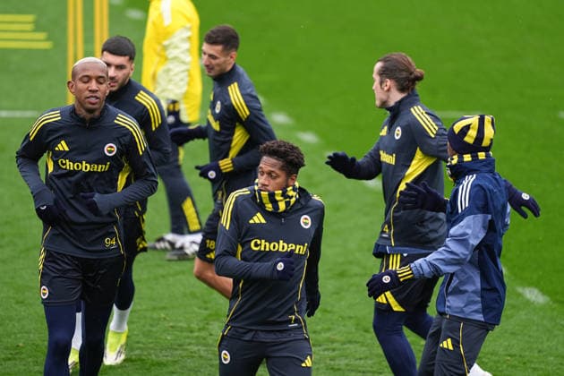Ahead of the Fenerbahce v Nottingham Forest - UEFA Europa League ISTANBUL, TURKIYE - FEBRUARY 18: Fenerbahce player Anderson Talisca ( L) attends the training session ahead of the UEFA Europa League round of 16 play-off first leg match between Fenerbahce v Nottingham Forest at Can Bartu Facilities in Istanbul, Turkiye on February 18, 2026. Adem Kutucu Anadolu Istanbul Turkey. Editorial use only. Please get in touch for any other usage.  Copyright: x2026xAnadoluxAdemxKutucux