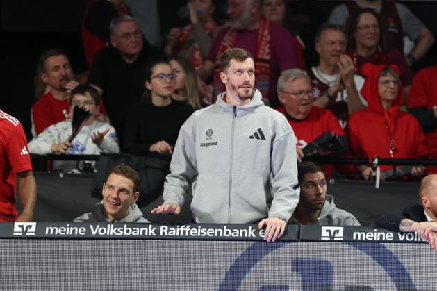 Rokas Jokubaitis (FC Bayern Basketball, 31) mit Andreas Obst (FC Bayern Basketball, 13) und Stefan Jovic (FC Bayern Basketball, 16), GER, FC Bayern Basketball vs. Skyliners Frankfurt, Basketball, easycredit Basketball Bundesliga, 21. Spieltag, Saison 2025 2026, 17.02.2026, GER, FC Bayern Basketball vs. Skyliners Frankfurt, Basketball, easycredit Basketball Bundesliga, 21. Spieltag, Saison 2025 2026, 17.02.2026 Muenchen Copyright: xEibner-Pressefoto JennixMaulx EP_JML