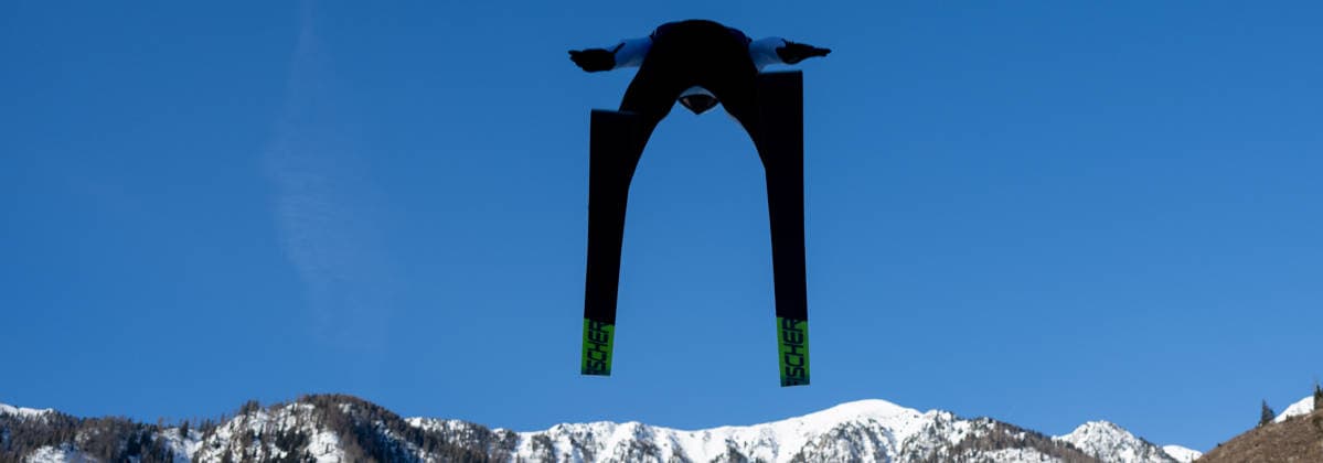 OLYMPICS - Winter Olympic Games, Olympische Spiele, Olympia, OS Milano Cortina 2026 PREDAZZO,ITALY,18.FEB.26 - OLYMPICS, NORDIC SKIING, NORDIC COMBINED, Ski jumping, Skispringen, Ski, nordisch - Winter Olympic Games Milano Cortina 2026, large hill, training. Image shows a feature of Thomas Rettenegger (AUT).  GEPAxpictures xOliverxLerch