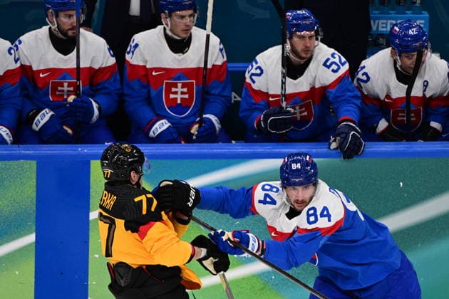 XXV Winter Olympic Games, Olympische Spiele, Olympia, OS in Milan, Italy, on February 18, 2026. Men s Ice hockey, Eishockey preliminary round playoffs, Slovakia - Germany. JJ Peterka of Germany, left, and Pavol Regenda of Slovakia. (CTKxPhoto MichalxKamaryt) CTKPhotoP2026021803885  CTKPhotoP2026021803885