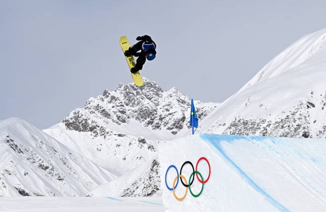 (260218) -- LIVIGNO, Feb. 18, 2026 -- Su Yiming of China competes during the snowboard men s snowboard slopestyle final at the Milan-Cortina 2026 Olympic Winter games, Winterspiele,Spiele, Summer games in Livigno, Italy, Feb. 18, 2026. ) (MICO2026)ITALY-LIVIGNO-OLYMPIC WINTER GAMES-SNOWBOARD-MEN S SLOPESTYLE-FINAL XiaxYifang 