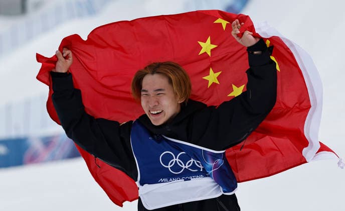 (260218) -- LIVIGNO, Feb. 18, 2026 -- Su Yiming of China celebrates after the snowboard men s snowboard slopestyle final at the Milan-Cortina 2026 Olympic Winter games, Winterspiele,Spiele, Summer games in Livigno, Italy, Feb. 18, 2026. ) (MICO2026)ITALY-LIVIGNO-OLYMPIC WINTER GAMES-SNOWBOARD-MEN S SLOPESTYLE-FINAL WangxPeng 