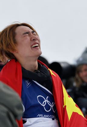 (260218) -- LIVIGNO, Feb. 18, 2026 -- Su Yiming of China celebrates after the snowboard men s snowboard slopestyle final at the Milan-Cortina 2026 Olympic Winter games, Winterspiele,Spiele, Summer games in Livigno, Italy, Feb. 18, 2026. ) (MICO2026)ITALY-LIVIGNO-OLYMPIC WINTER GAMES-SNOWBOARD-MEN S SLOPESTYLE-FINAL WangxPeng 