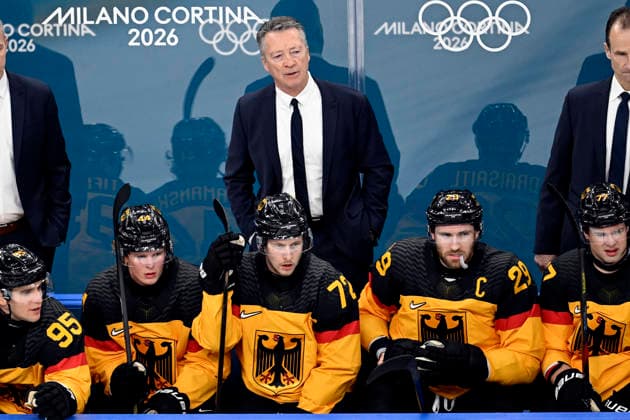 KREIS Harold Trainer Team GER mit DRAISAITL Leon Eishockey Viertelfinale Spiel SVK - Deutschland Olympics - Olympische Winterspiele 2026 Mailand - Cortina 06 - 22 Februar 2026 in Italien am 18.02.2026 in Mailand *** KREIS Harold Trainer Team GER with DRAISAITL Leon Ice field hockey quarterfinal match SVK Germany Olympics Olympic Winter Games 2026 Milan Cortina 06 February 22, 2026 in Italy on February 18, 2026 in Milan Copyright: xx