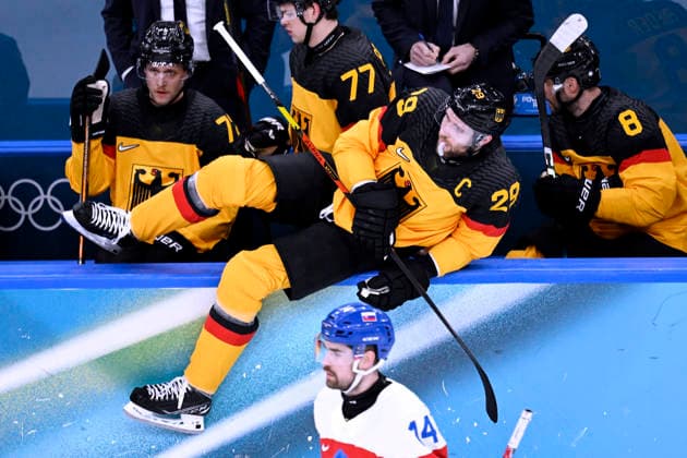 DRAISAITL Leon Team GER Eishockey Viertelfinale Spiel SVK - Deutschland Olympics - Olympische Winterspiele 2026 Mailand - Cortina 06 - 22 Februar 2026 in Italien am 18.02.2026 in Mailand *** DRAISAITL Leon Team GER Ice Hockey Quarterfinals Match SVK Germany Olympics Olympic Winter Games 2026 Milan Cortina 06 February 22, 2026 in Italy on February 18, 2026 in Milan Copyright: xx