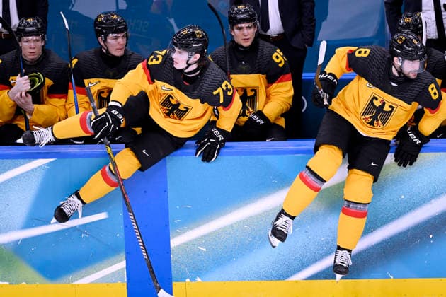 REICHEL Lukas Team GER mit RIEDER Tobias Eishockey Viertelfinale Spiel SVK - Deutschland Olympics - Olympische Winterspiele 2026 Mailand - Cortina 06 - 22 Februar 2026 in Italien am 18.02.2026 in Mailand *** REICHEL Lukas Team GER with RIEDER Tobias Ice field hockey quarterfinal match SVK Germany Olympics Olympic Winter Games 2026 Milan Cortina 06 February 22, 2026 in Italy on February 18, 2026 in Milan Copyright: xx