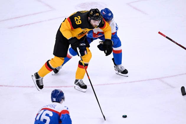 DRAISAITL Leon Team GER Eishockey Viertelfinale Spiel SVK - Deutschland Olympics - Olympische Winterspiele 2026 Mailand - Cortina 06 - 22 Februar 2026 in Italien am 18.02.2026 in Mailand *** DRAISAITL Leon Team GER Ice Hockey Quarterfinals Match SVK Germany Olympics Olympic Winter Games 2026 Milan Cortina 06 February 22, 2026 in Italy on February 18, 2026 in Milan Copyright: xx