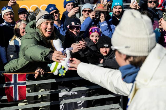 i260218 Einar Hedegart of Norway with family after men s free technique team sprint cross-country skiing final during day 12 of the 2026 Winter Olympics on February 18, 2026 in Val di Fiemme. Photo: Jon Olav Nesvold BILDBYRAN COP 217 MT0994 skidor cross-country skiing langrenn Olympic Games, Olympische Spiele, Olympia, OS olympics winter olympics os ol olympiska spel vinter-os olympiske leker milano cortina 2026 milan cortina 2026 milano cortina 2026 olympic games milano cortina 2026 winter olympic games milano cortina-os milano cortina-ol vinter-ol 12 bbeng teamsprint norge norway *** i260218 Einar Hedegart of Norway with family after men s free technique team sprint cross country skiing final during day 12 of the 2026 Winter Olympics on February 18, 2026 in Val di Fiemme Photo Jon Olav Nesvold BILDBYRAN COP 217 MT0994 skidor cross country skiing langrenn olympic games olympics winter olympics os ol olympiska spel vinter os olympiske leker milano cortina 2026 milan cortina 2026 milano cortina 2026 olympic games milano cortina 2026 winter olympic games milano cortina os milano cortina ol vinter ol 12 bbeng teamsprint norge norway  Copyright: JONxOLAVxNESVOLD BB260218JE106