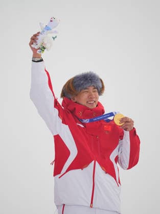 Yiming Su of celebrates winning gold during Men s snowboard Slopestyle final, Milano Cortina 2026 Winter Olympic game, at Livigno Snow Park on February 18, 2026 in Livigno, Italy. Thor Wegner DeFodi Images (Photo by DeFodi Images) - *** Yiming Su of celebrates winning gold during Men s snowboard Slopestyle final, Milano Cortina 2026 Winter Olympic game, at Livigno Snow Park on February 18, 2026 in Livigno, Italy Thor Wegner DeFodi Images Photo by DeFodi Images