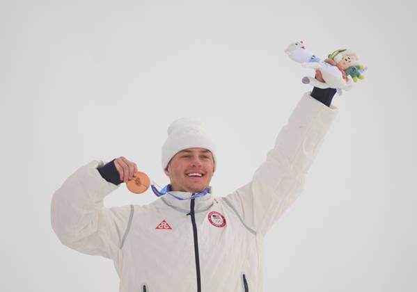 Jake Canter of celebrates winning bronze during Men s snowboard Slopestyle final, Milano Cortina 2026 Winter Olympic game, at Livigno Snow Park on February 18, 2026 in Livigno, Italy. Thor Wegner DeFodi Images (Photo by DeFodi Images) - *** Jake Canter of celebrates winning bronze during Men s snowboard Slopestyle final, Milano Cortina 2026 Winter Olympic game, at Livigno Snow Park on February 18, 2026 in Livigno, Italy Thor Wegner DeFodi Images Photo by DeFodi Images