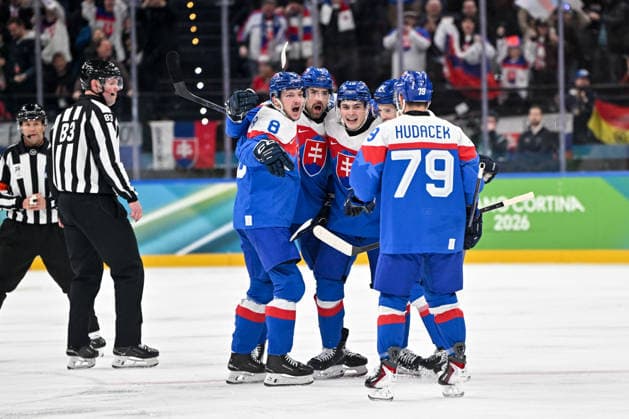18 02 2026, Milano, Santa Giulia Ice hockey, Eishockey Arena, Winter Olympics: Slovakia - Germany (Ice Hockey), Oliver Okuliar of Slovakia (L) celebrate his goal with Milos Kelemen of Slovakia, Dalibor Dvorsky of Slovakia, Patrik Koch of Slovakia and Libor Hudacek of Slovakia Milano Santa Giulia Ice Hockey Arena Lombardy Italy *** 18 02 2026, Milano, Santa Giulia Ice Hockey Arena, Winter Olympics Slovakia Germany Ice Hockey , Oliver Okuliar of Slovakia L celebrate his goal with Milos Kelemen of Slovakia, Dalibor Dvorsky of Slovakia, Patrik Koch of Slovakia and Libor Hudacek of Slovakia Milano Santa Giulia Ice Hockey Arena Lombardy Italy Copyright: xJustPictures.ch AndreaxBrancax jp-en-AnBr-AB-AAB_448918022026