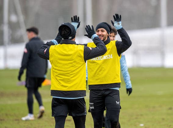 Fussball, Herren, Saison 2025 26, 2. Bundesliga, Hertha BSC, Training, v.l. Jeremy Dudziak (Hertha BSC), Kevin Sessa (Hertha BSC), 18.02. 2026,