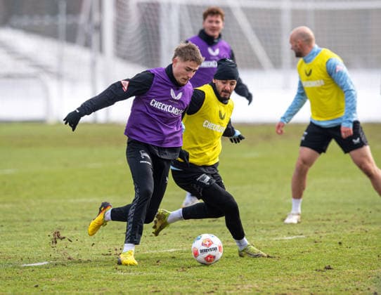 Fussball, Herren, Saison 2025 26, 2. Bundesliga, Hertha BSC, Training, v.l. Marten Winkler (Hertha BSC), Kevin Sessa (Hertha BSC), 18.02. 2026,