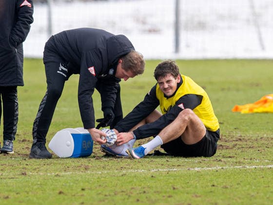 Fussball, Herren, Saison 2025 26, 2. Bundesliga, Hertha BSC, Training, Dawid Kownacki (Hertha BSC) wird behandelt, 18.02. 2026,