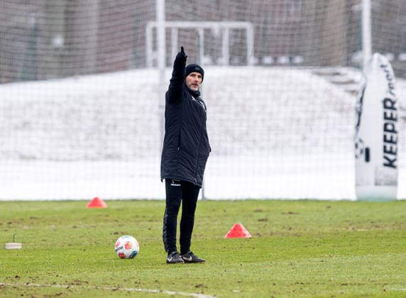 Fussball, Herren, Saison 2025 26, 2. Bundesliga, Hertha BSC, Training, Trainer Stefan Leitl (Hertha BSC), 18.02. 2026,