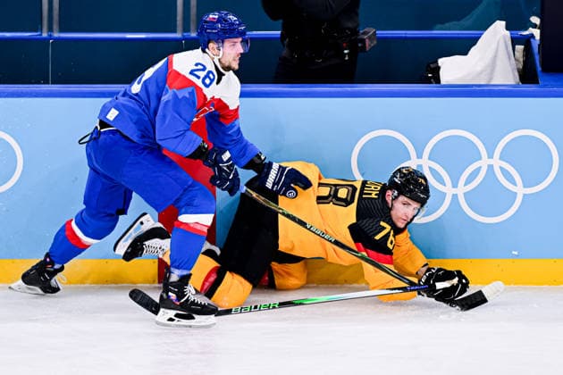 L-R, GERNAT Martin (SVK), SLOVAKIA (SVK), vs STURM Nico (GER), GERMANY (GER), during Mens Play-offs Quarterfinals, Ice hockey, Eishockey at the Olympic Winter games, Winterspiele,Spiele, Summer games Milano Cortina 2026, at Milano Santagiulia Ice Hockey Arena, on February 18, 2026 in Milan, Italy. Noxthirdxpartyxsales  aflo_320346473