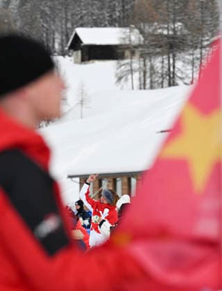 (260218) -- LIVIGNO, Feb. 18, 2026 -- Gold medalist Su Yiming of China reacts during the awarding ceremony for the snowboard men s snowboard slopestyle at the Milan-Cortina 2026 Olympic Winter games, Winterspiele,Spiele, Summer games in Livigno, Italy, Feb. 18, 2026. ) (MICO2026)ITALY-LIVIGNO-OLYMPIC WINTER GAMES-SNOWBOARD-MEN S SLOPESTYLE-FINAL XiaxYifang 