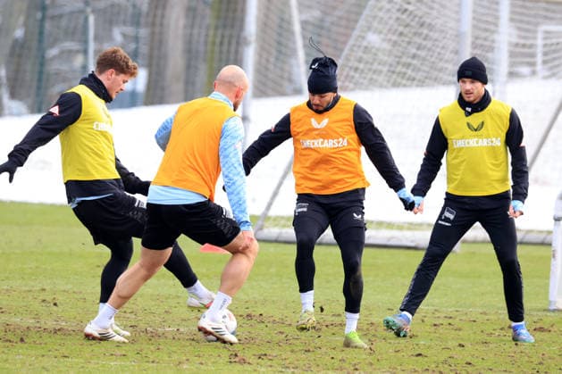 DEU, DFL, 2. FBL Hertha BSC, Training, 18.02.2026, Sportforum, Berlin, DEU, DFL, 2. FBL Hertha BSC, Training, im Bild Sebastian Groenning (Hertha BSC Berlin 17), Toni Leistner (Hertha BSC Berlin 37), Kevin Sessa (Hertha BSC Berlin 8), Linus Gechter (Hertha BSC Berlin 44) DFL - regulations prohibit any use of Photographs as image sequences and or quasi-video