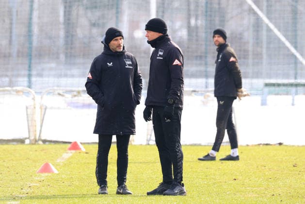 DEU, DFL, 2. FBL Hertha BSC, Training, 18.02.2026, Sportforum, Berlin, DEU, DFL, 2. FBL Hertha BSC, Training, im Bild Cheftrainer Stefan Leitl (Hertha BSC Berlin), Konditionstrainer Hendrik Kuchno (Hertha BSC Berlin) DFL - regulations prohibit any use of Photographs as image sequences and or quasi-video