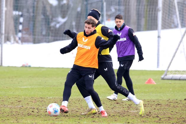 DEU, DFL, 2. FBL Hertha BSC, Training, 18.02.2026, Sportforum, Berlin, DEU, DFL, 2. FBL Hertha BSC, Training, im Bild Leon Jensen (Hertha BSC Berlin 5), Luca Schuler (Hertha BSC Berlin 18) DFL - regulations prohibit any use of Photographs as image sequences and or quasi-video