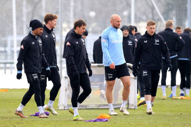 DEU, DFL, 2. FBL Hertha BSC, Training, 18.02.2026, Sportforum, Berlin, DEU, DFL, 2. FBL Hertha BSC, Training, im Bild Hertha-Spielerkreis, Jeremy Dudziak (Hertha BSC Berlin 28), Sebastian Groenning (Hertha BSC Berlin 17), Michal Karbownik (Hertha BSC Berlin 33), h37 , Julian Eitschberger (Hertha BSC Berlin 2) DFL - regulations prohibit any use of Photographs as image sequences and or quasi-video