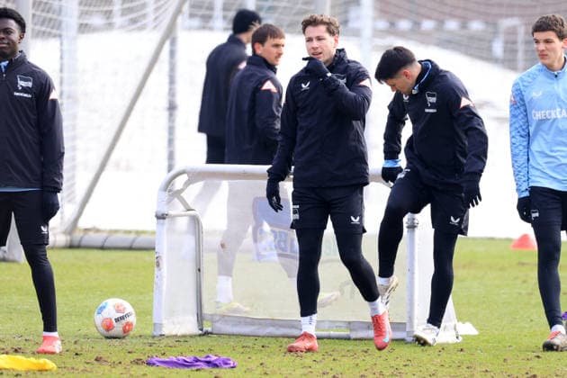 DEU, DFL, 2. FBL Hertha BSC, Training, 18.02.2026, Sportforum, Berlin, DEU, DFL, 2. FBL Hertha BSC, Training, im Bild Leon Jensen (Hertha BSC Berlin 5), Josip Brekalo (Hertha BSC Berlin 7) DFL - regulations prohibit any use of Photographs as image sequences and or quasi-video