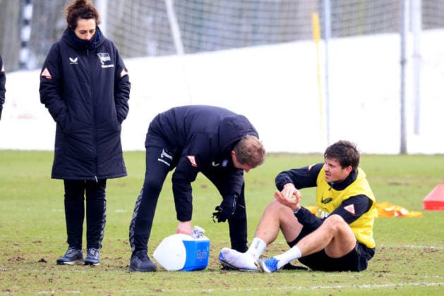 DEU, DFL, 2. FBL Hertha BSC, Training, 18.02.2026, Sportforum, Berlin, DEU, DFL, 2. FBL Hertha BSC, Training, im Bild Dawid Kownacki (Hertha BSC Berlin 9), verletzt DFL - regulations prohibit any use of Photographs as image sequences and or quasi-video