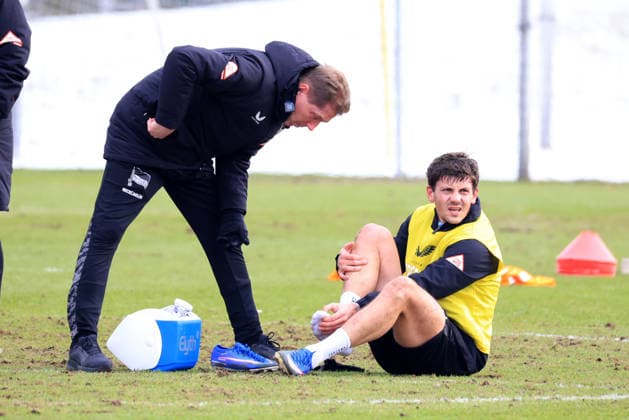 DEU, DFL, 2. FBL Hertha BSC, Training, 18.02.2026, Sportforum, Berlin, DEU, DFL, 2. FBL Hertha BSC, Training, im Bild Dawid Kownacki (Hertha BSC Berlin 9), verletzt DFL - regulations prohibit any use of Photographs as image sequences and or quasi-video