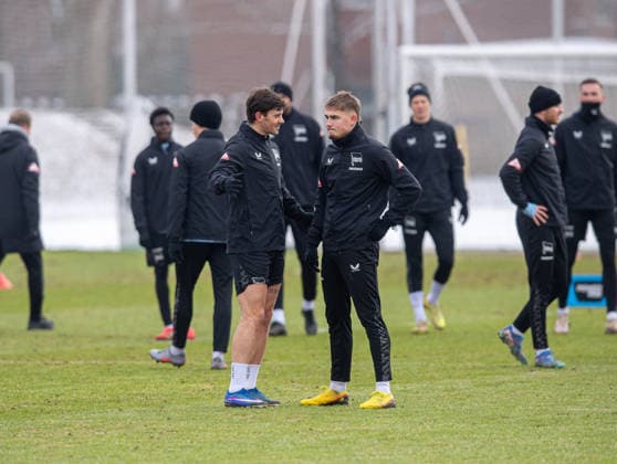 Fussball, Herren, Saison 2025 26, 2. Bundesliga, Hertha BSC, Training, v.l. Dawid Kownacki (Hertha BSC), Marten Winkler (Hertha BSC), 18.02. 2026,