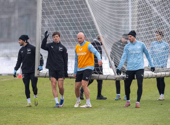 Fussball, Herren, Saison 2025 26, 2. Bundesliga, Hertha BSC, Training, v.l. Kevin Sessa (Hertha BSC), Dawid Kownacki (Hertha BSC), Toni Leistner (Hertha BSC), Marton Dardai (Hertha BSC), 18.02. 2026,