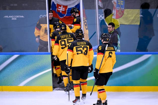 SEIDER Moritz mit TIFFELS Frederik Team GER Eishockey Viertelfinale Spiel SVK - Deutschland Olympics - Olympische Winterspiele 2026 Mailand - Cortina 06 - 22 Februar 2026 in Italien am 18.02.2026 in Mailand *** SEIDER Moritz with TIFFELS Frederik Team GER Ice Hockey Quarterfinals Match SVK Germany Olympics Olympic Winter Games 2026 Milan Cortina 06 February 22, 2026 in Italy on February 18, 2026 in Milan Copyright: xx