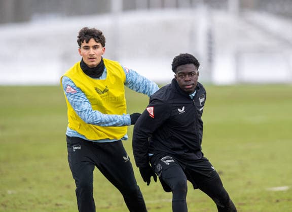 Fussball, Herren, Saison 2025 26, 2. Bundesliga, Hertha BSC, Training, v.l. Kian Todorovic (Hertha BSC), Boris Mamuzah Lum (Hertha BSC), 18.02. 2026,