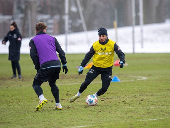 Fussball, Herren, Saison 2025 26, 2. Bundesliga, Hertha BSC, Training, v.l. Sebastian Grönning (Hertha BSC), Kevin Sessa (Hertha BSC), 18.02. 2026,