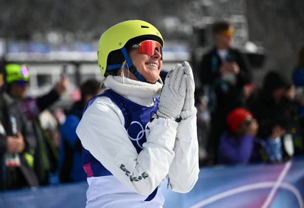 2026 WINTER Olympic Games, Olympische Spiele, Olympia, OS Danielle Scott of Australia celebrates placing second following the Women™s Aerials super final at Livigno Snow Park on day 11 of the 2026 Milano Cortina Winter Olympic Games in Italy, Wednesday, February 18, 2026. ( NO ARCHIVING, EDITORIAL USE ONLY LIVIGNO SONDRIO ITALY  Copyright: xDANxHIMBRECHTSx 20260219183960800658