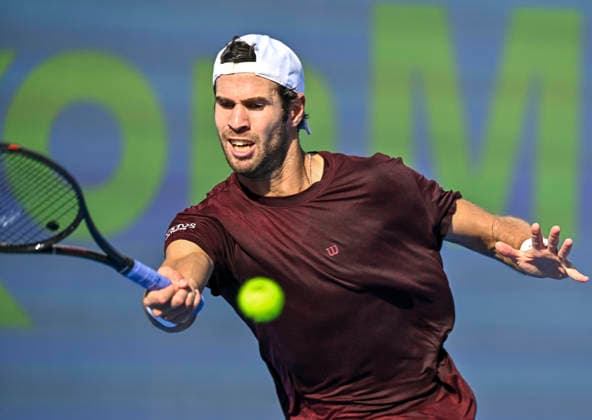 ATP, Tennis Herren QATAR EXXONMOBIL OPEN-ROUND OF Karen Khachanov of Russia competes against Marton Fucsovics of Hungary during their men s singles round of 16 match at the ATP Qatar Exxonmobil Open 2026 tennis tournament at the Khalifa International Tennis Complex in Doha, Qatar, on February 18, 2026. DOHA Qatar Copyright: xNOUSHADx