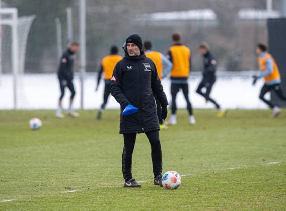 Fussball, Herren, Saison 2025 26, 2. Bundesliga, Hertha BSC, Training, Trainer Stefan Leitl (Hertha BSC), 18.02. 2026,