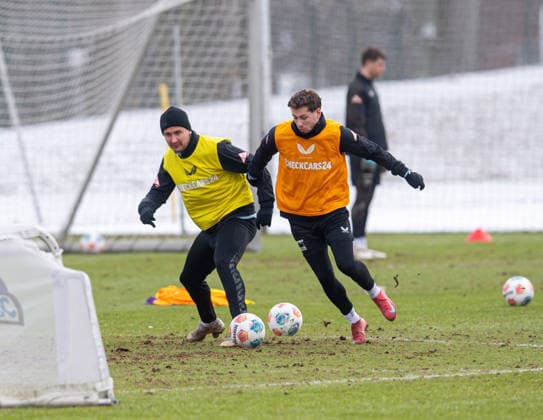 Fussball, Herren, Saison 2025 26, 2. Bundesliga, Hertha BSC, Training, v.l. Paul Seguin (Hertha BSC), Leon Jensen (Hertha BSC), 18.02. 2026,