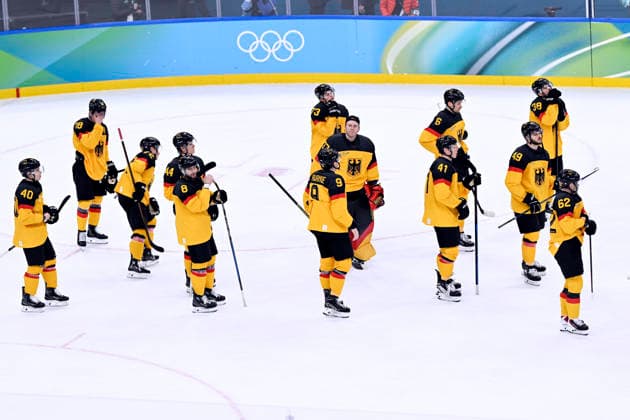 Team GER ausgeschieden Eishockey Viertelfinale Spiel SVK - Deutschland Olympics - Olympische Winterspiele 2026 Mailand - Cortina 06 - 22 Februar 2026 in Italien am 18.02.2026 in Mailand *** Team GER eliminated ice hockey quarterfinals match SVK Germany Olympics Olympic Winter Games 2026 Milan Cortina 06 February 22, 2026 in Italy on February 18, 2026 in Milan Copyright: xx